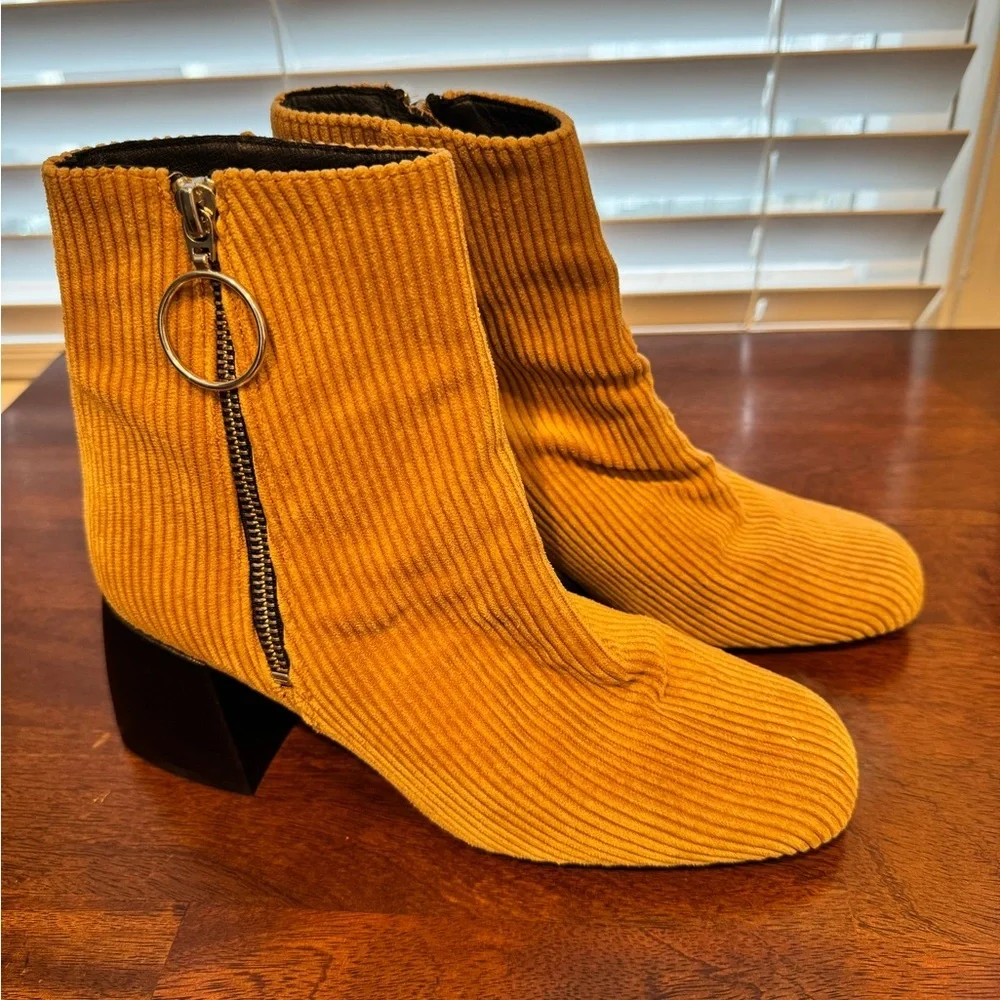 Free People Ariel Ankle Boots Corduroy Size 36EU (5.5US)